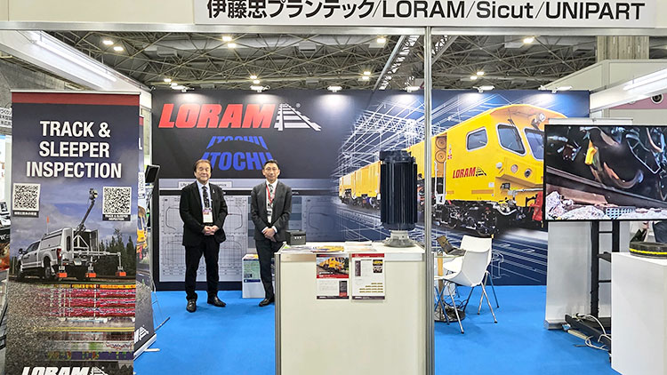 Loram Maintenance of Way, Inc.社(Loram)と共同で出展したブースの様子